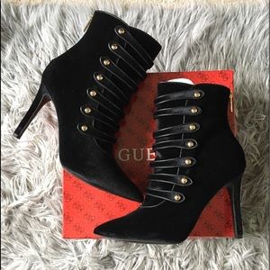 GUESS VELVET LIKE TEXTURED BLACK BOOTS SIZE 8.5